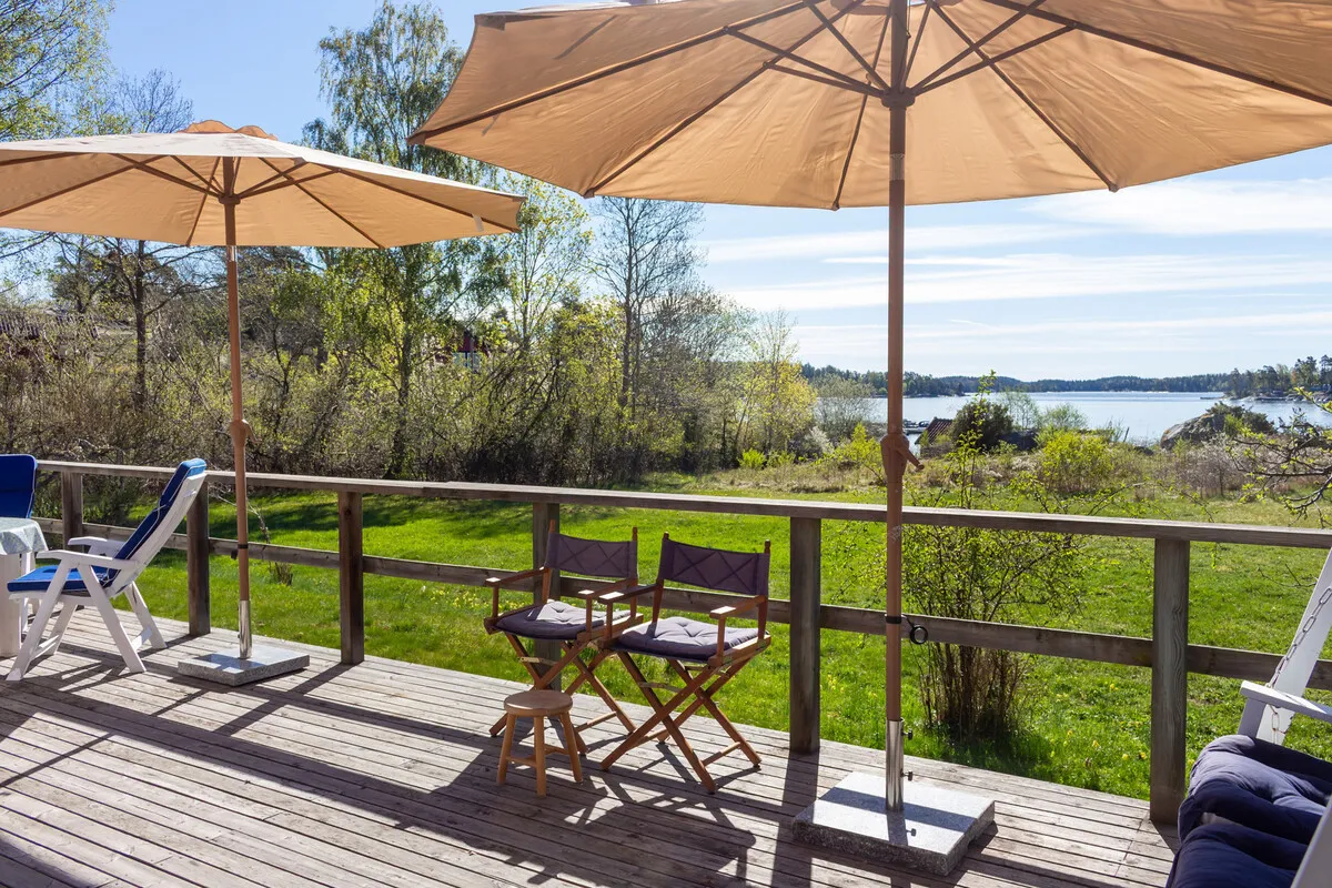 Modern 2-Bedroom Home with Expansive Garden by Stockholm's Waterside - View image 11 of 51