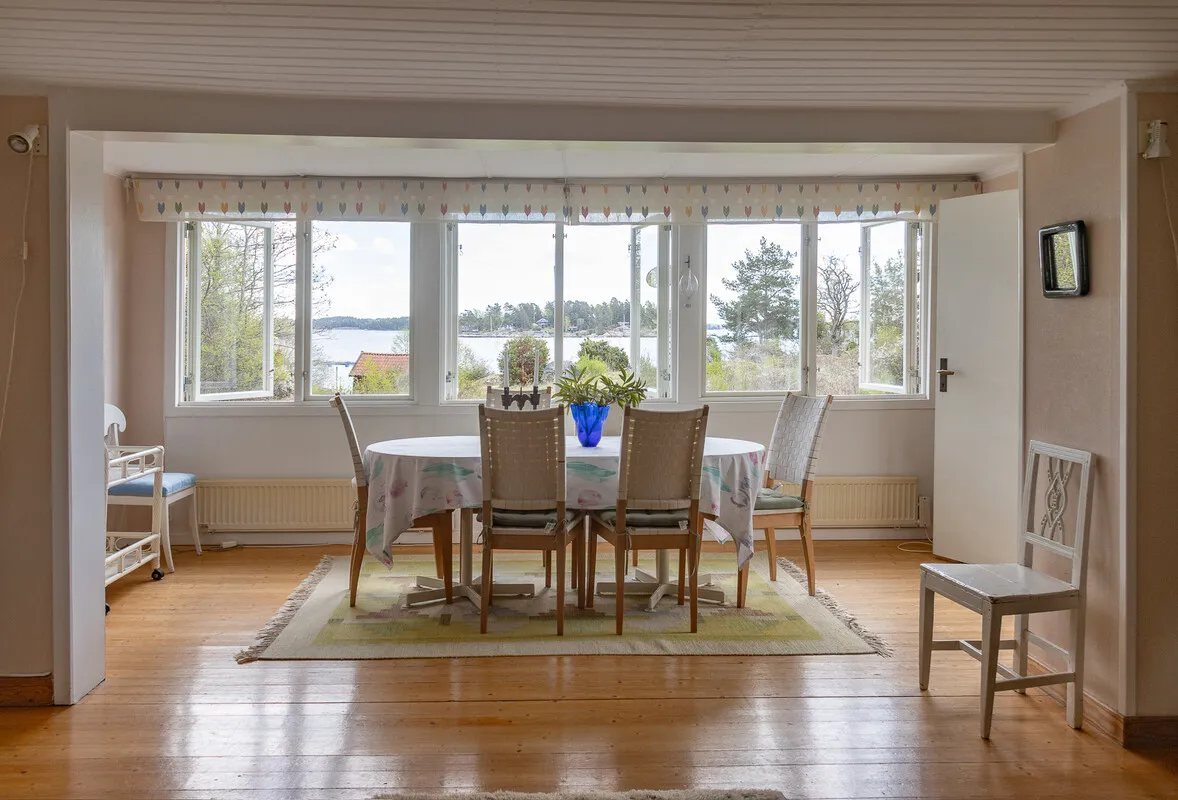 Modern 2-Bedroom Home with Expansive Garden by Stockholm's Waterside - View image 15 of 51