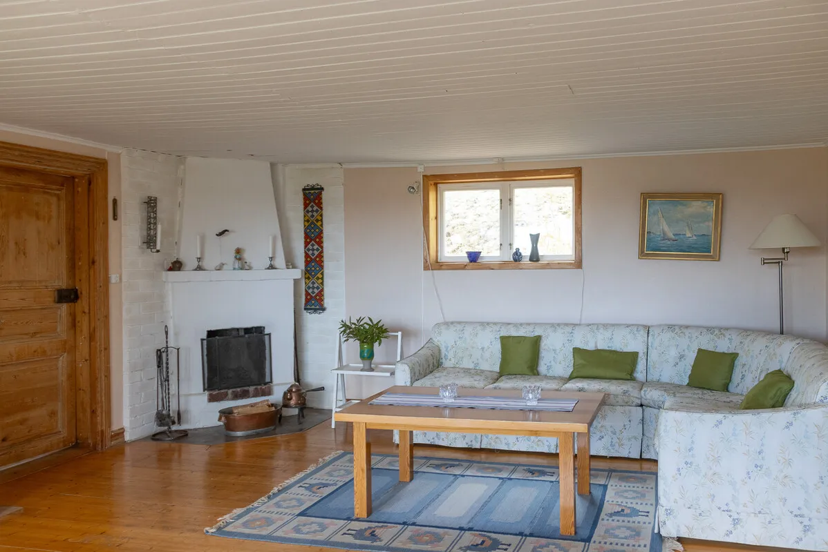 Modern 2-Bedroom Home with Expansive Garden by Stockholm's Waterside - View image 16 of 51
