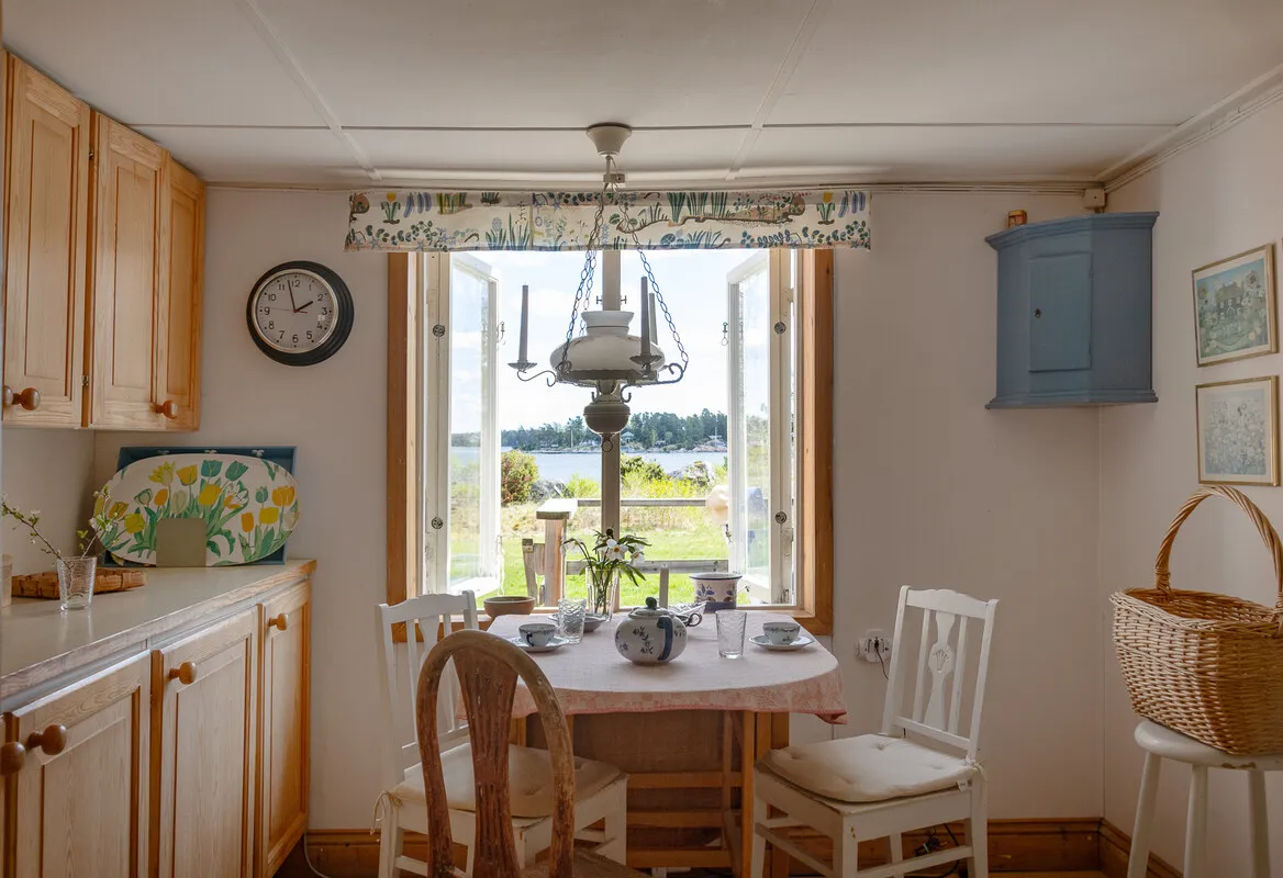 Modern 2-Bedroom Home with Expansive Garden by Stockholm's Waterside - View image 18 of 51