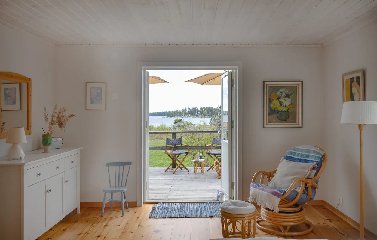 Modern 2-Bedroom Home with Expansive Garden by Stockholm's Waterside - View image 21 of 51