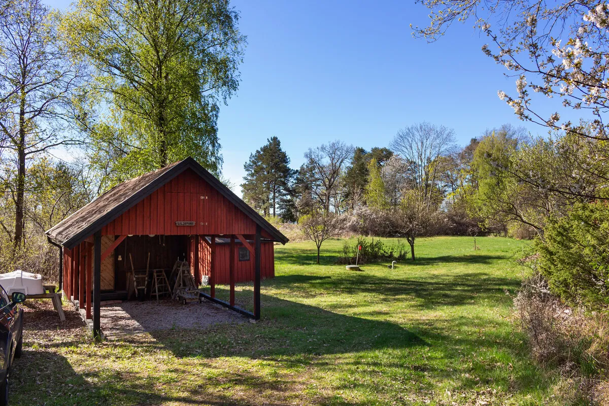 Modern 2-Bedroom Home with Expansive Garden by Stockholm's Waterside - View image 30 of 51