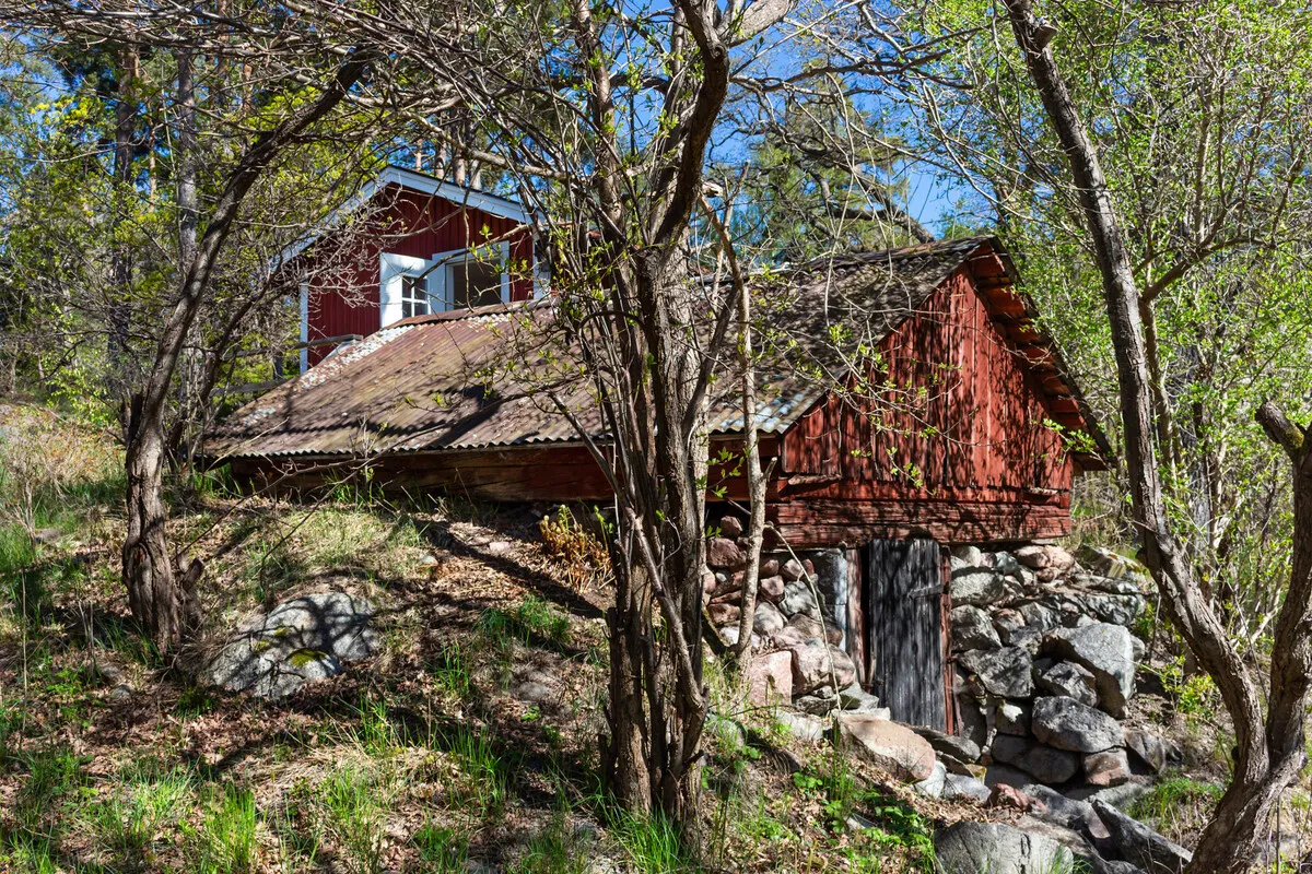Modern 2-Bedroom Home with Expansive Garden by Stockholm's Waterside - View image 31 of 51