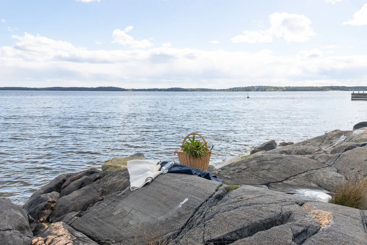 Modern 2-Bedroom Home with Expansive Garden by Stockholm's Waterside - View image 39 of 51