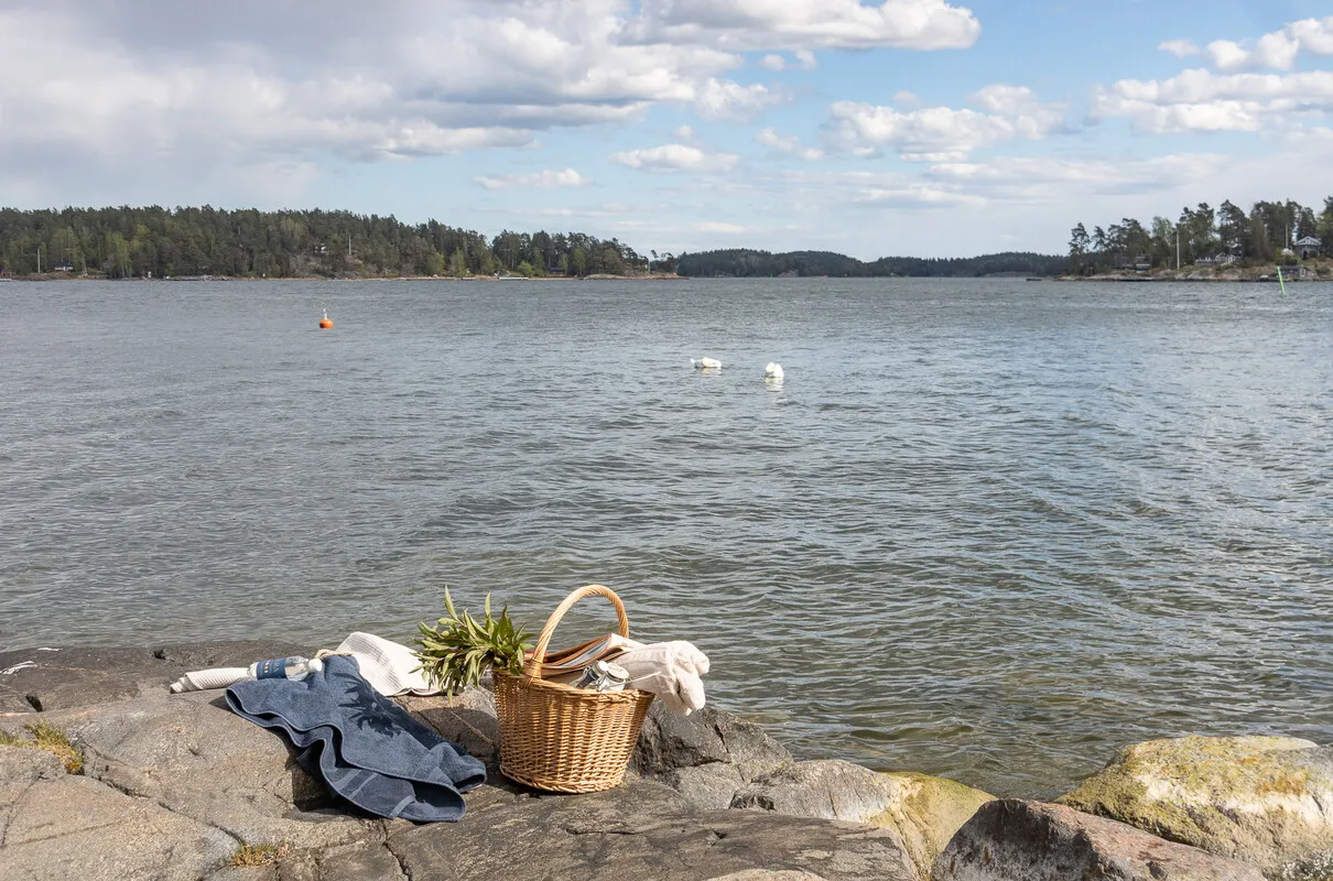 Modern 2-Bedroom Home with Expansive Garden by Stockholm's Waterside - View image 40 of 51
