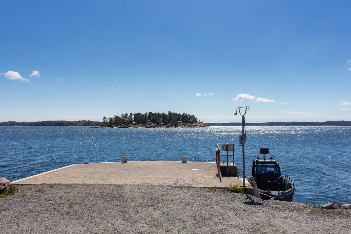 Modern 2-Bedroom Home with Expansive Garden by Stockholm's Waterside - View image 50 of 51