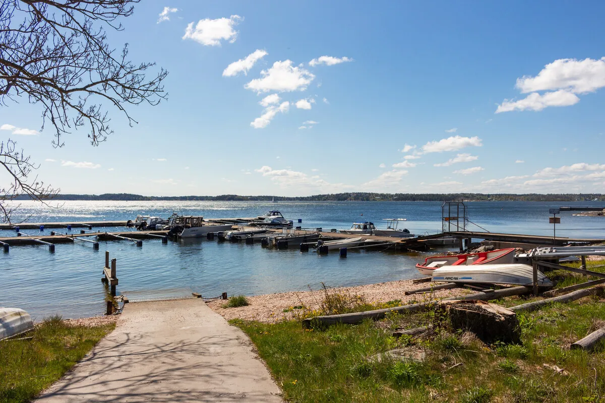 Modern 2-Bedroom Home with Expansive Garden by Stockholm's Waterside - View image 51 of 51