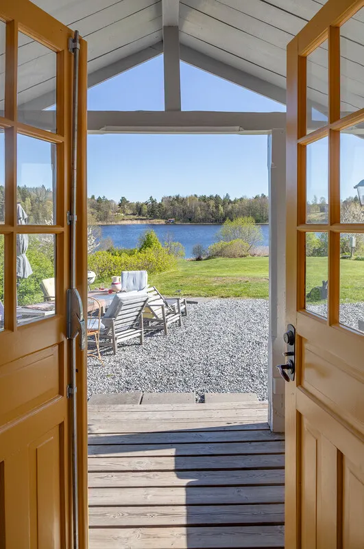 Historical 1909 Swedish House with Expansive Gardens on Ljusterö Island - View image 8 of 32