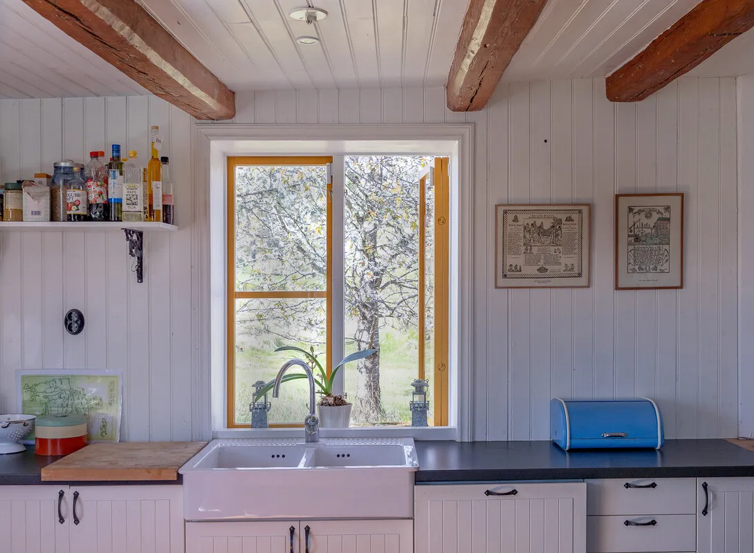 Historical 1909 Swedish House with Expansive Gardens on Ljusterö Island - View image 12 of 32
