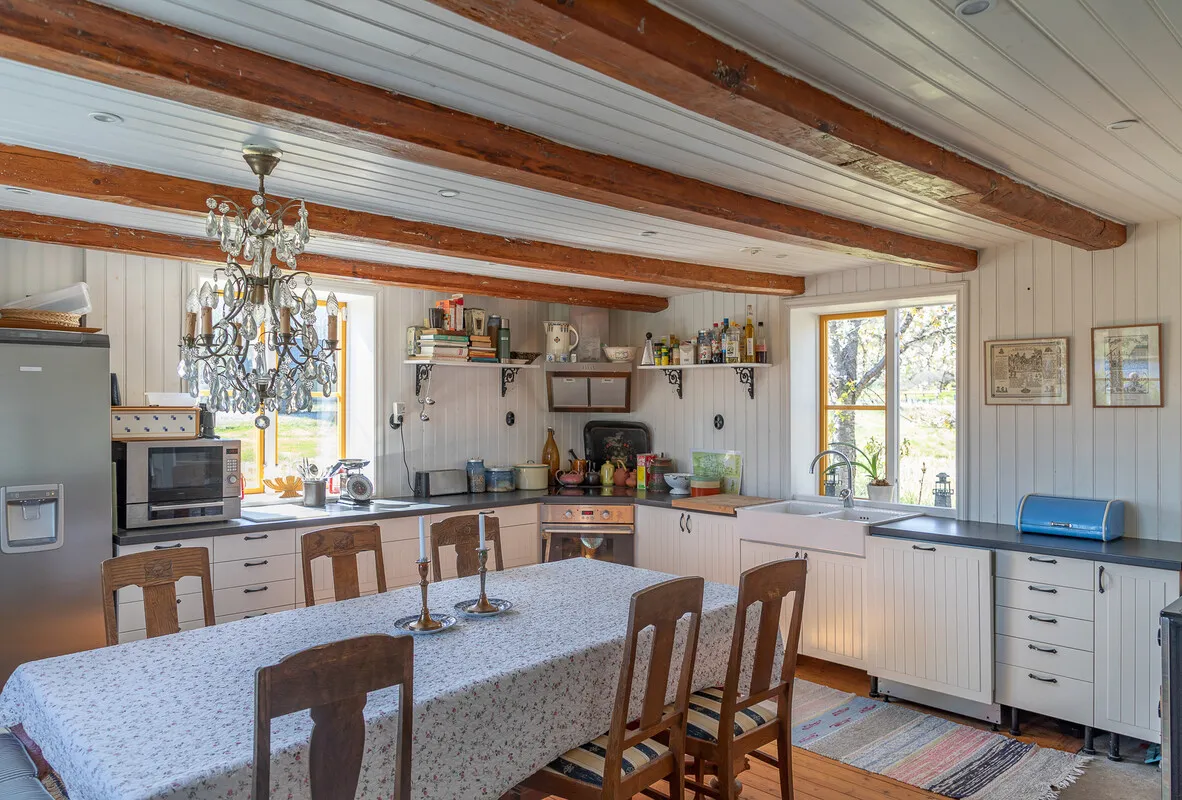Historical 1909 Swedish House with Expansive Gardens on Ljusterö Island - View image 13 of 32