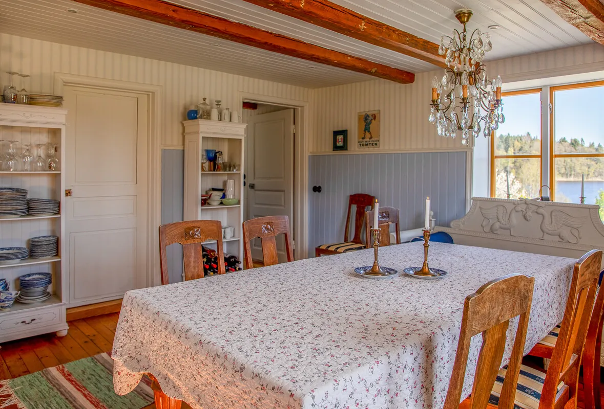 Historical 1909 Swedish House with Expansive Gardens on Ljusterö Island - View image 15 of 32
