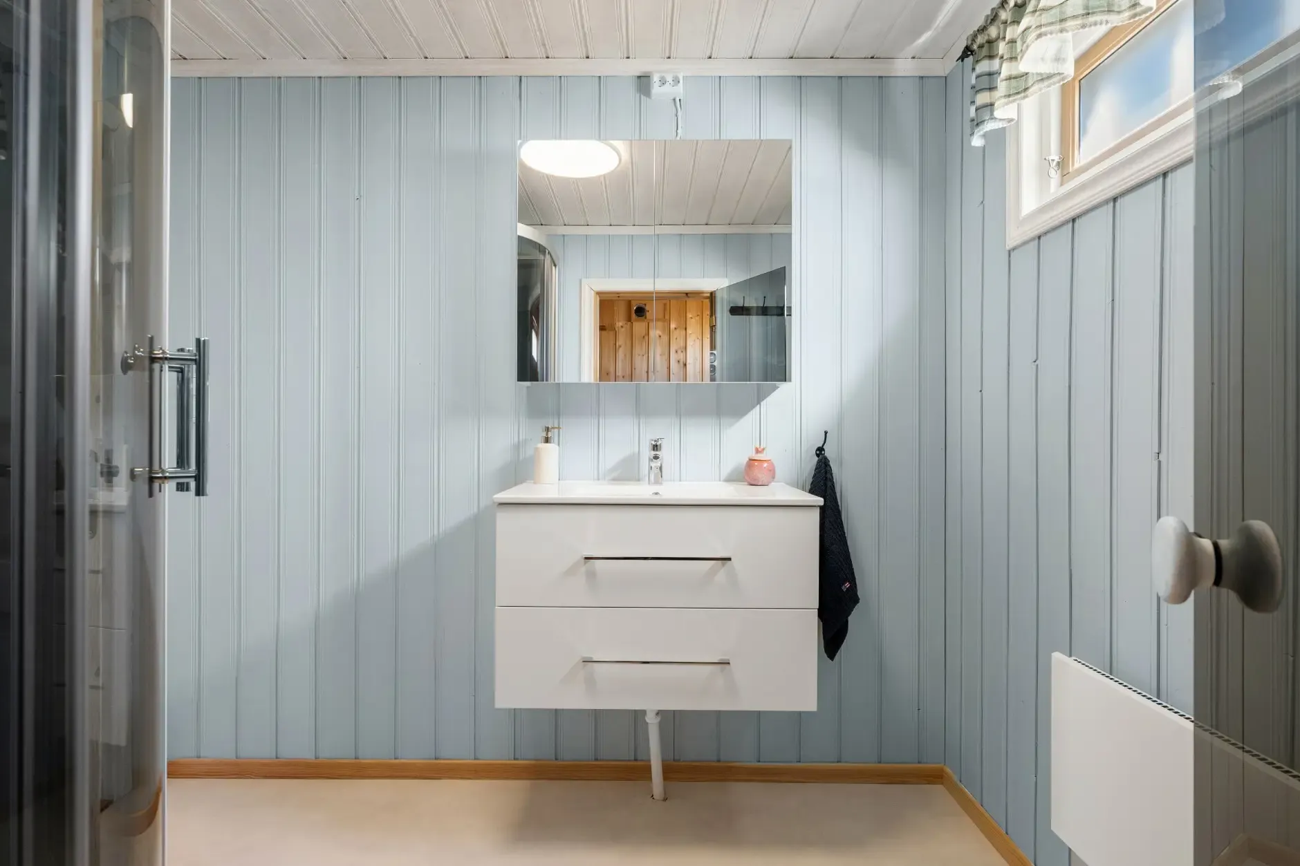 3-Bedroom Countryside Retreat in Scenic Vikerfjell with Sauna and Terrace - View image 9 of 31