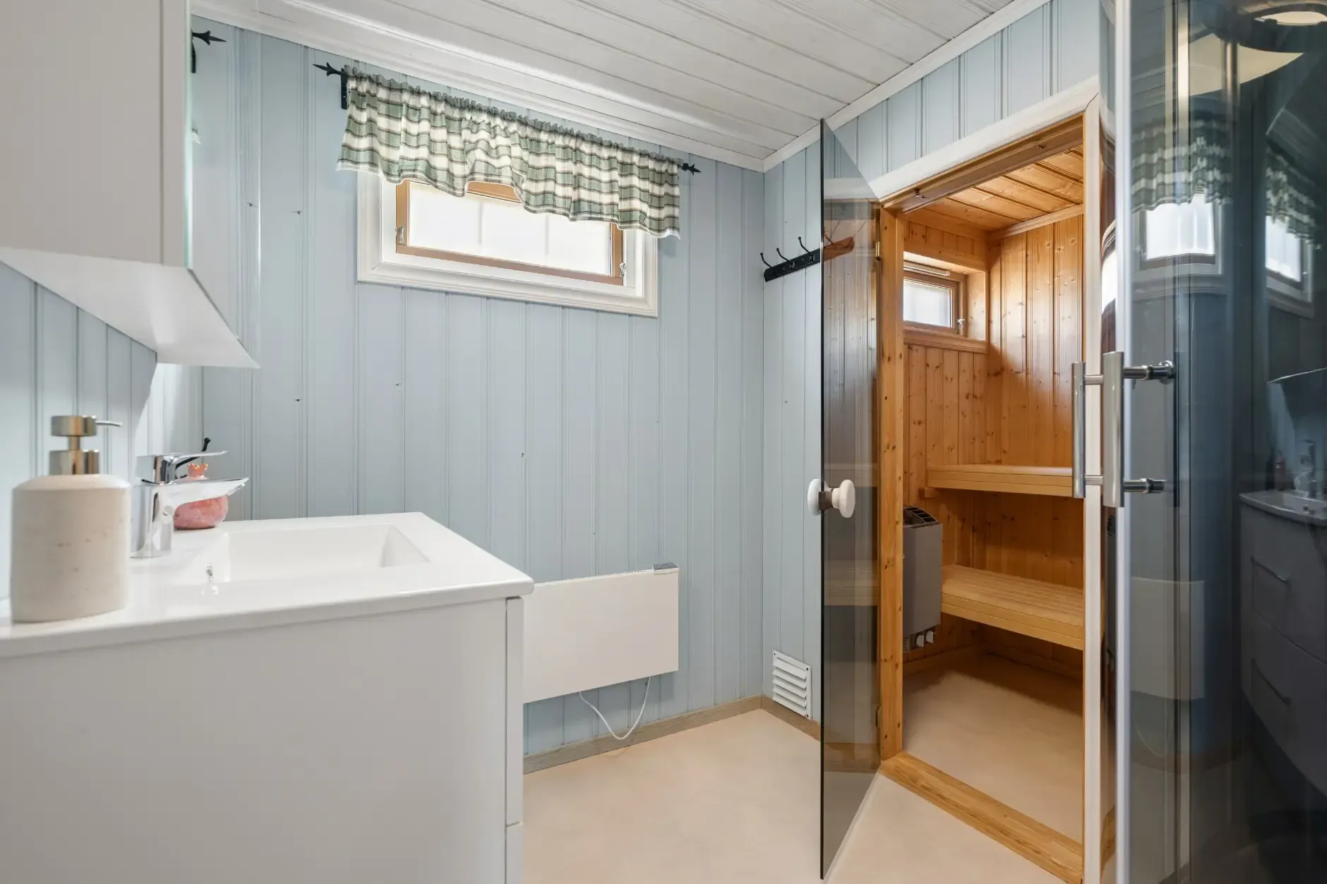 3-Bedroom Countryside Retreat in Scenic Vikerfjell with Sauna and Terrace - View image 10 of 31
