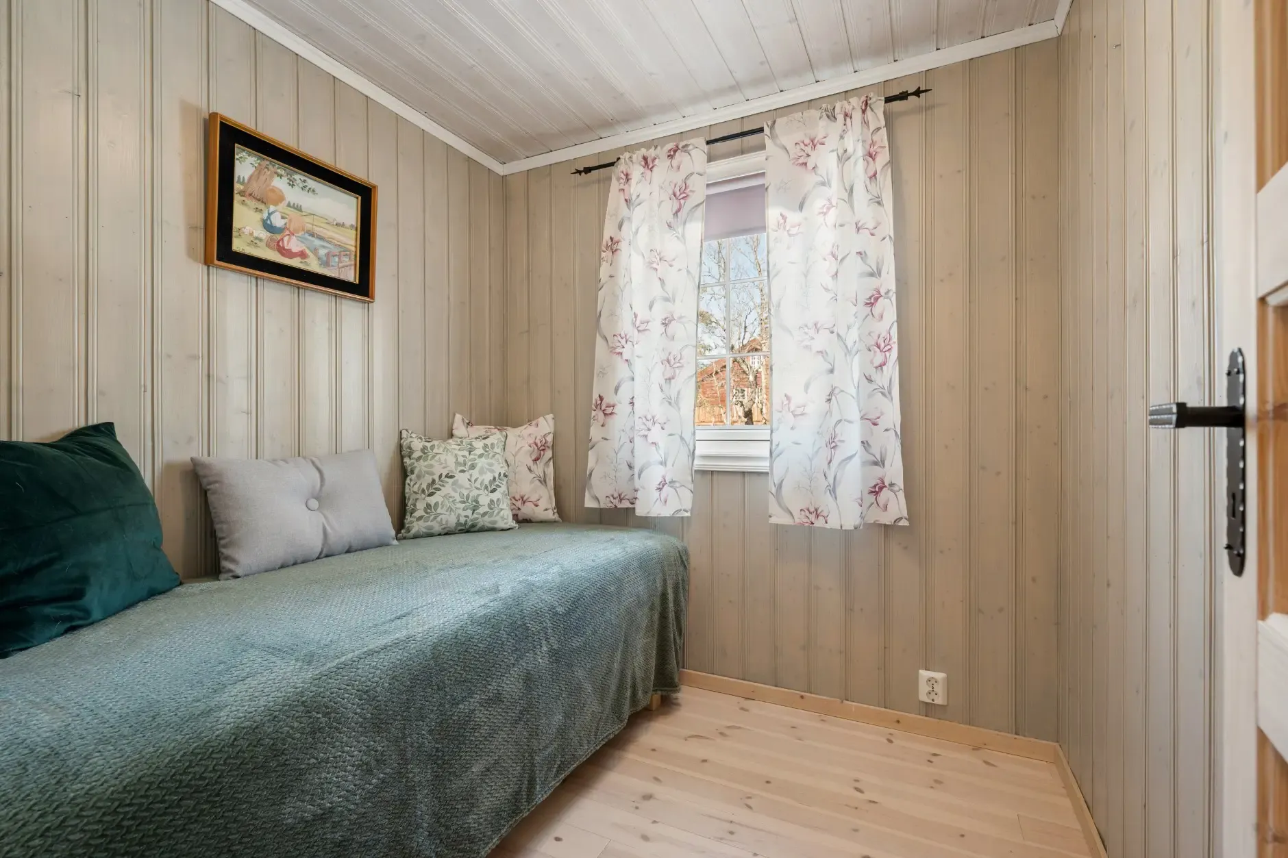 3-Bedroom Countryside Retreat in Scenic Vikerfjell with Sauna and Terrace - View image 13 of 31