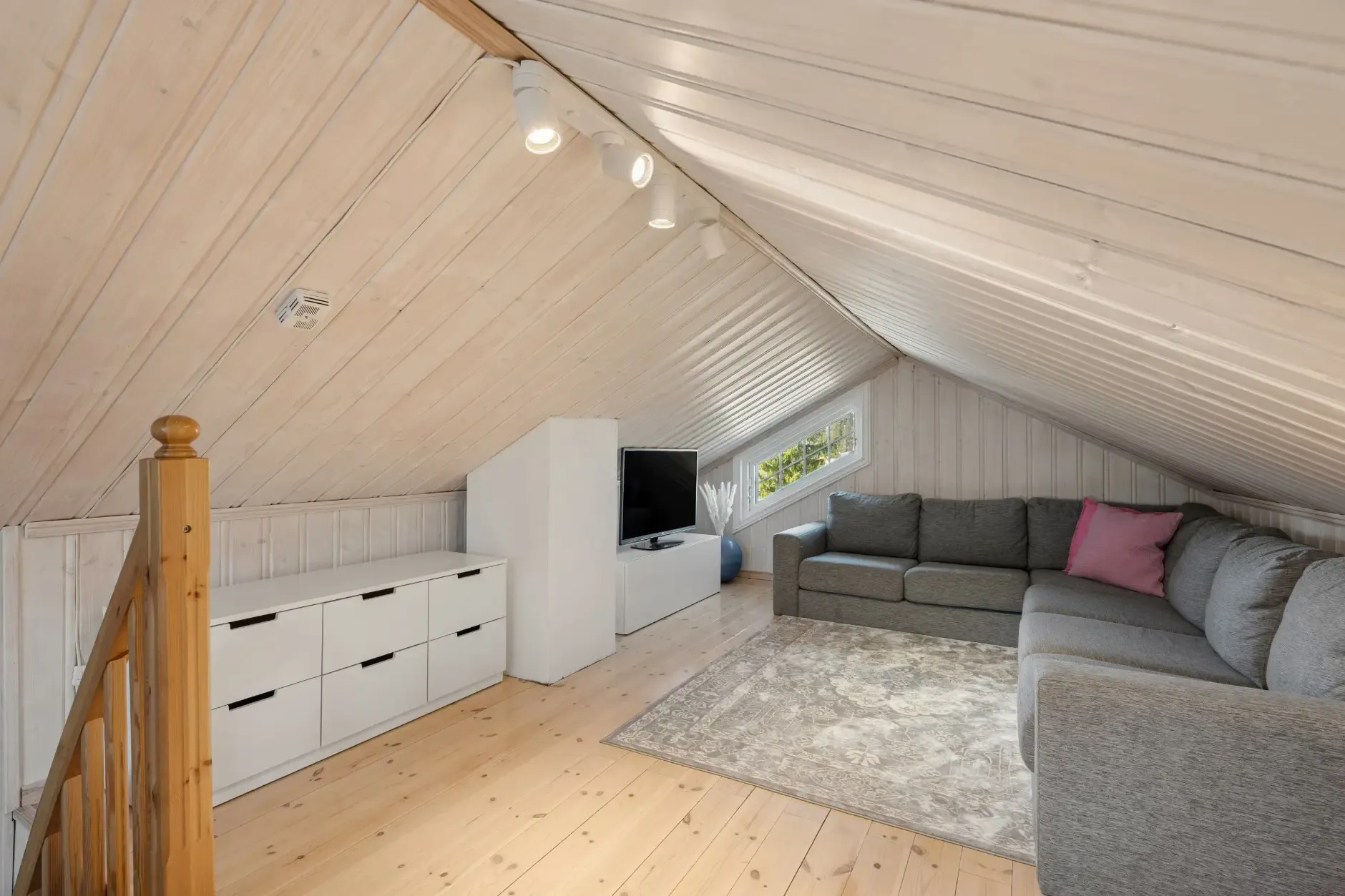 3-Bedroom Countryside Retreat in Scenic Vikerfjell with Sauna and Terrace - View image 18 of 31