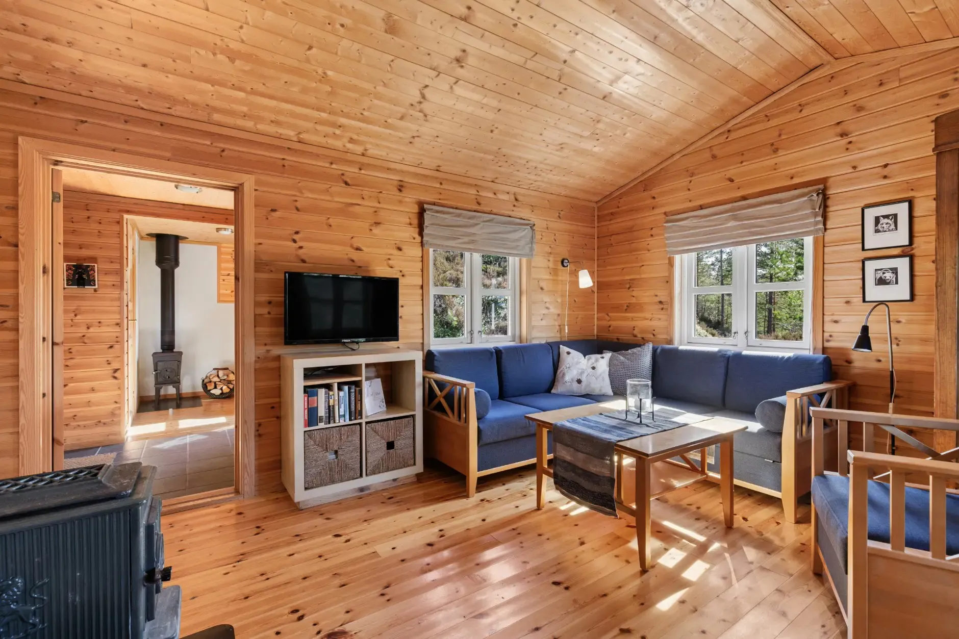 1960s Norwegian Country House with Lake Access and Expansive Terraces - View image 11 of 35