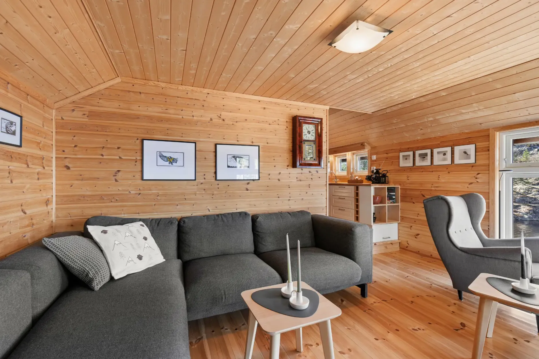 1960s Norwegian Country House with Lake Access and Expansive Terraces - View image 13 of 35