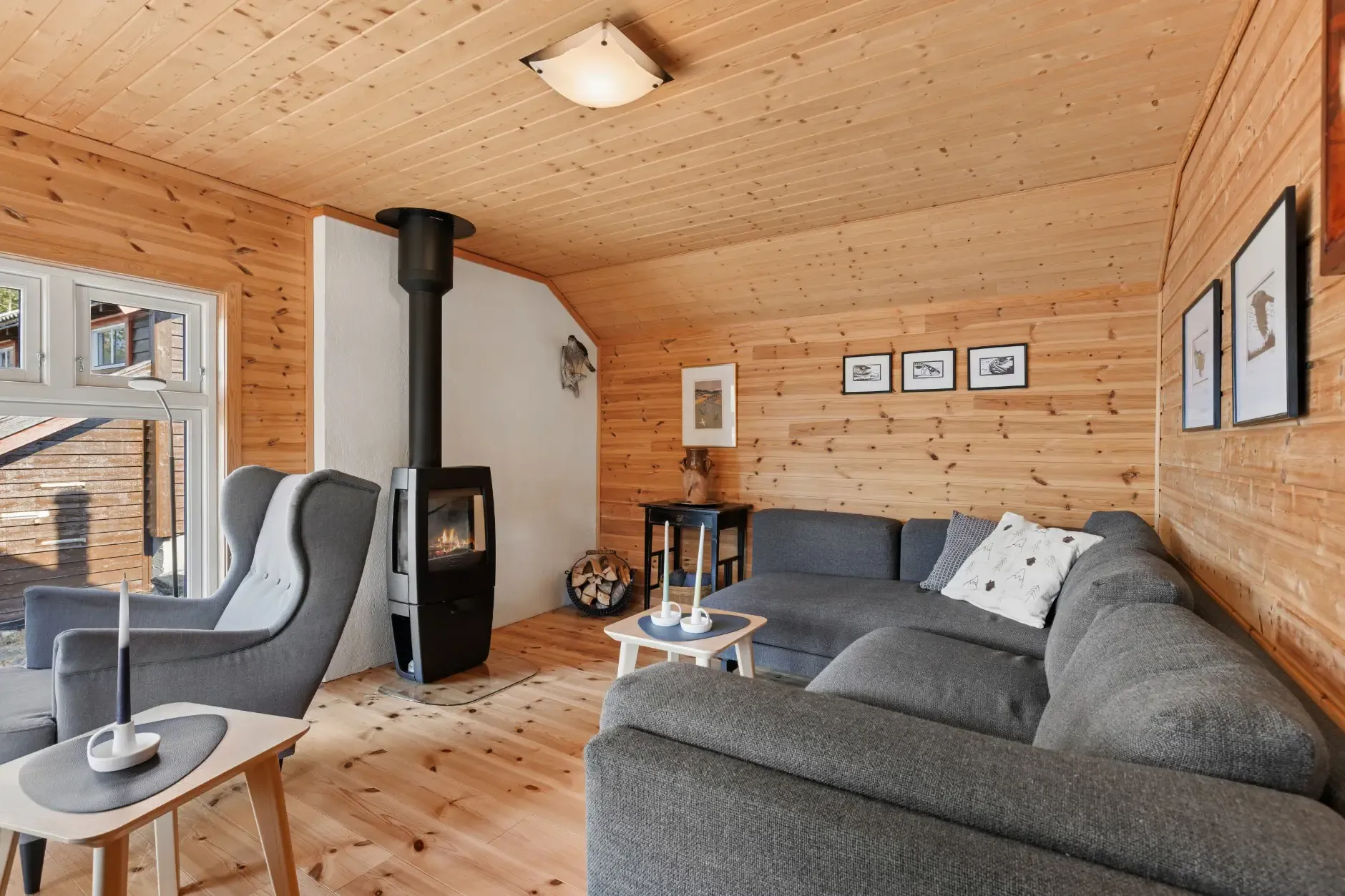 1960s Norwegian Country House with Lake Access and Expansive Terraces - View image 14 of 35
