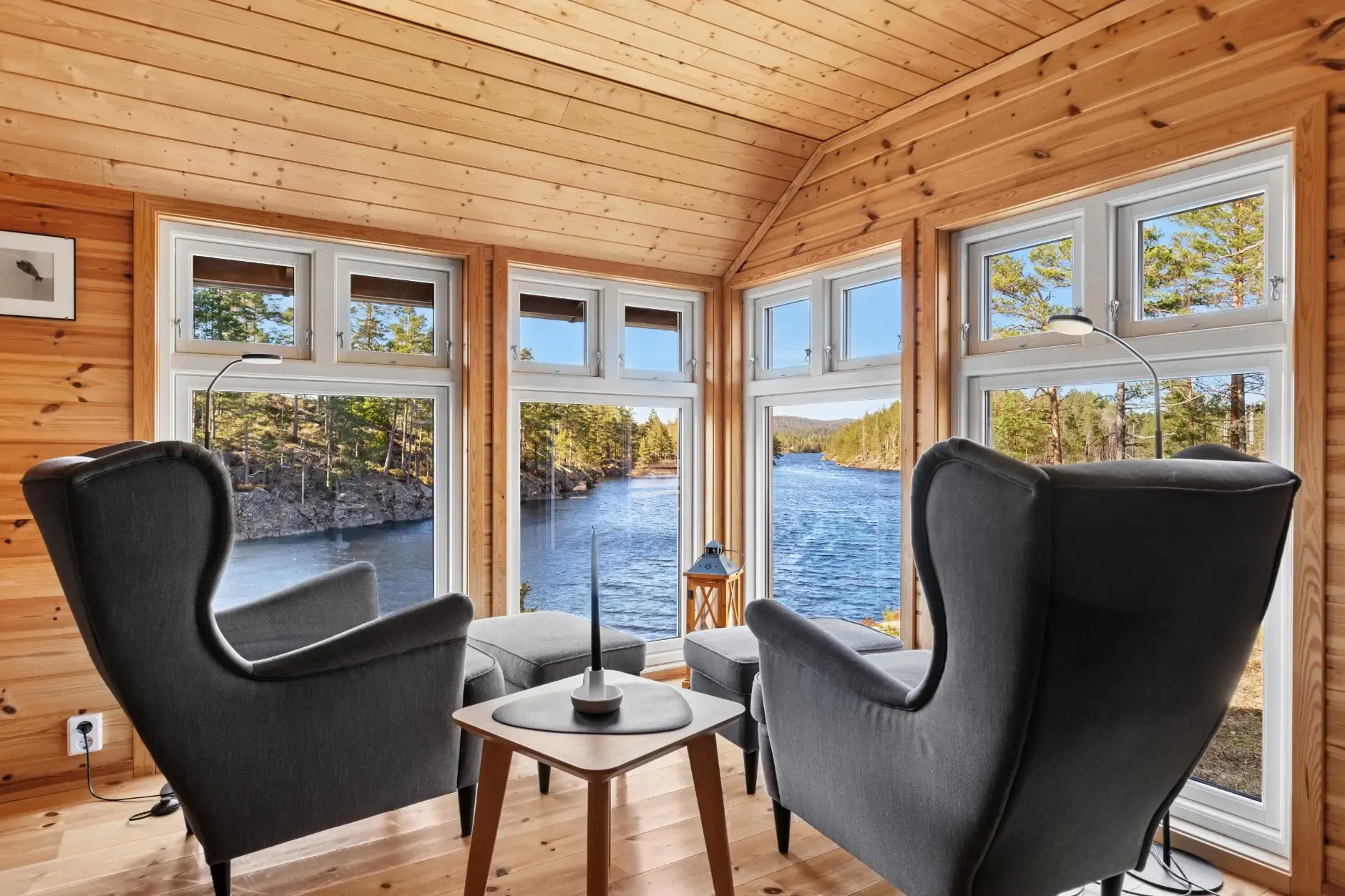 1960s Norwegian Country House with Lake Access and Expansive Terraces - View image 16 of 35