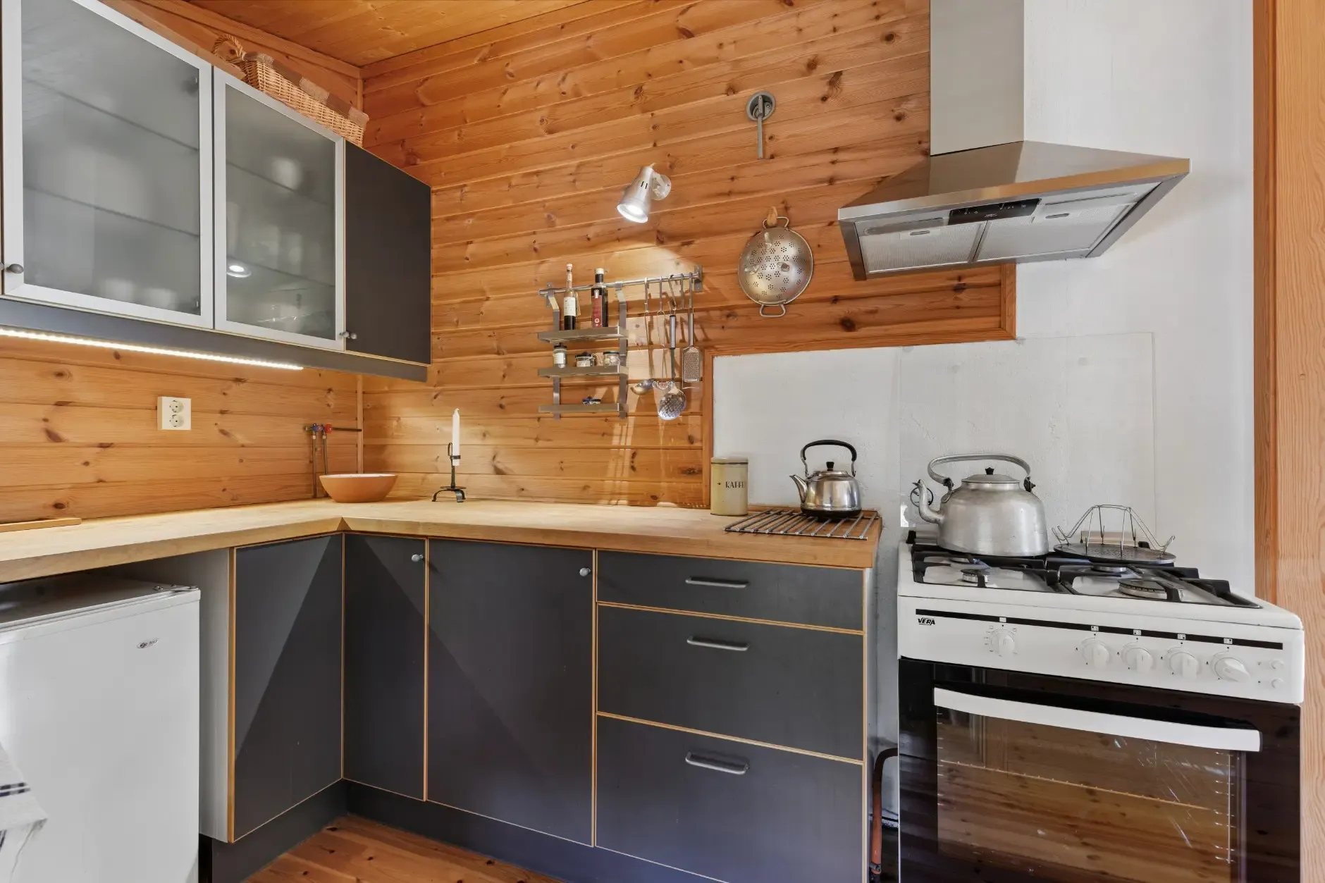 1960s Norwegian Country House with Lake Access and Expansive Terraces - View image 19 of 35