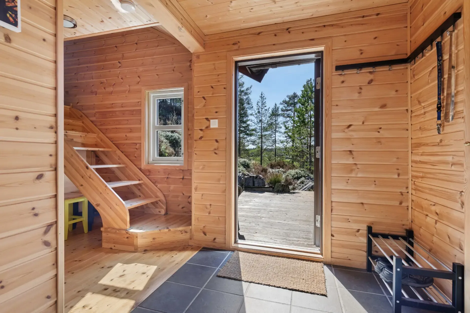 1960s Norwegian Country House with Lake Access and Expansive Terraces - View image 29 of 35