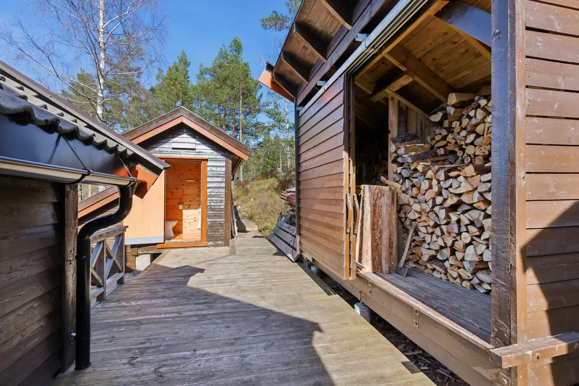 1960s Norwegian Country House with Lake Access and Expansive Terraces - View image 30 of 35
