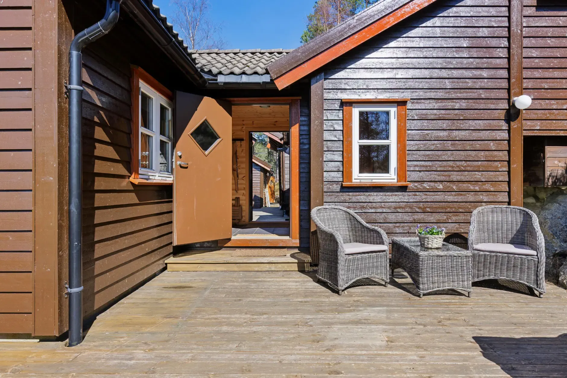 1960s Norwegian Country House with Lake Access and Expansive Terraces - View image 32 of 35
