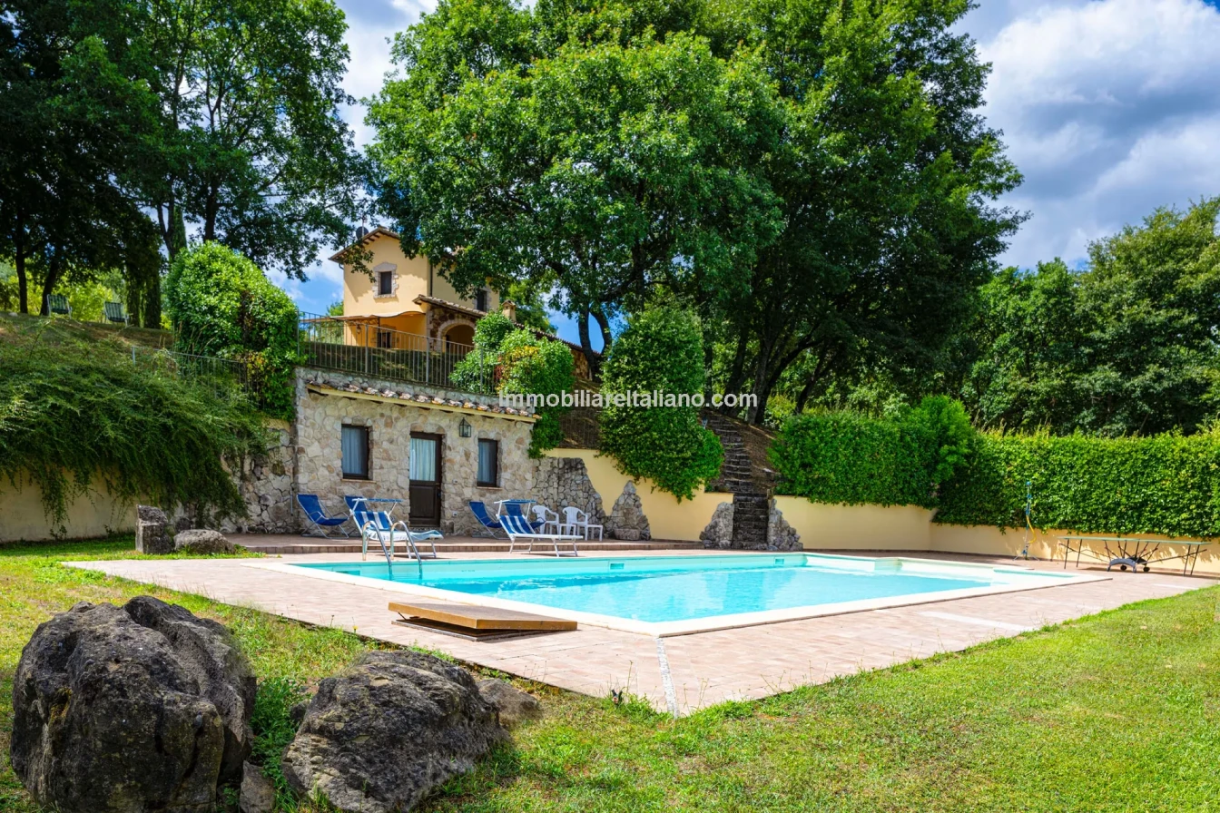 Umbria Villa with Expansive Gardens and Pool Near Umbertide - Image 2