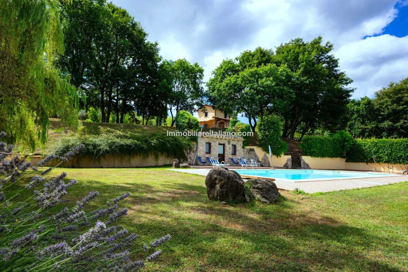 Umbria Villa with Expansive Gardens and Pool Near Umbertide - Image 3