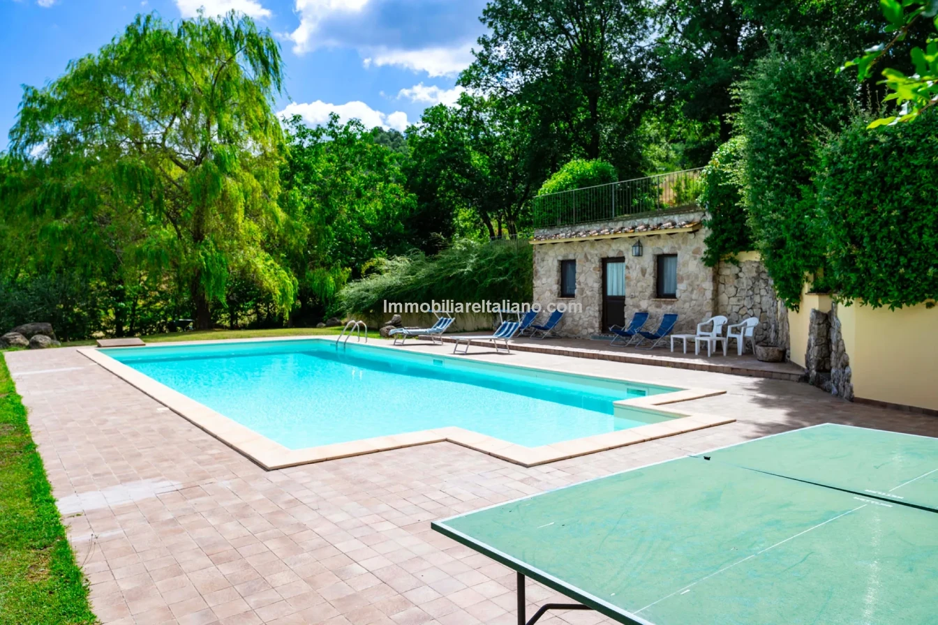 Umbria Villa with Expansive Gardens and Pool Near Umbertide - Image 4