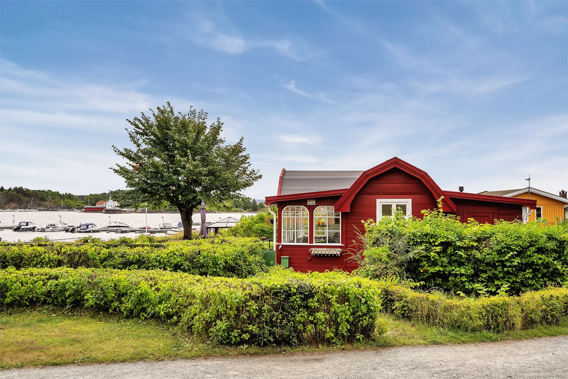 1920s Oslo Cabin with Garden on Lindøya Island - Image 2