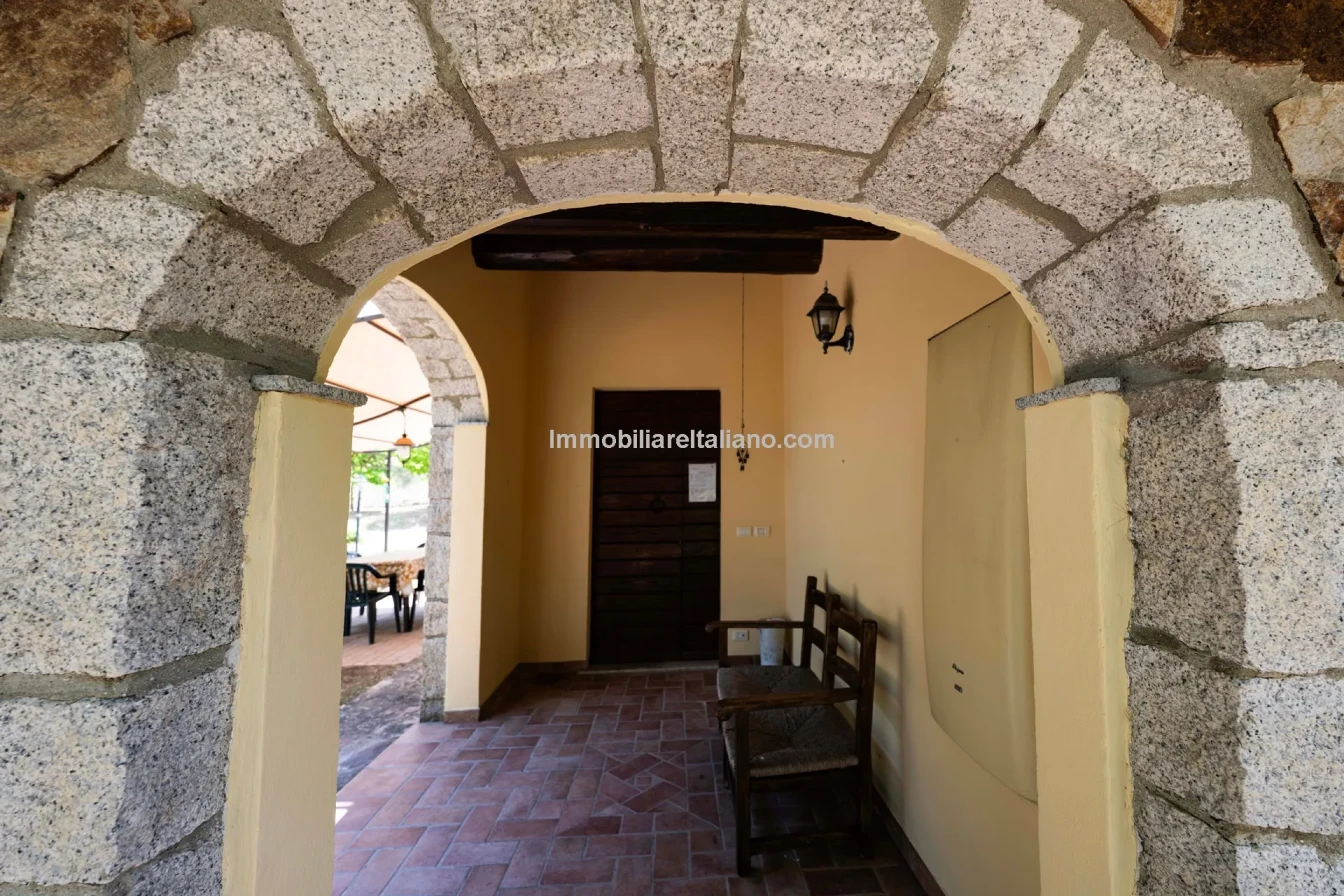Umbria Villa with Expansive Gardens and Pool Near Umbertide - View image 15 of 56