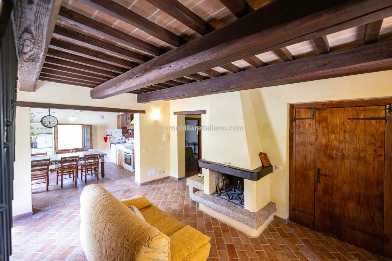 Umbria Villa with Expansive Gardens and Pool Near Umbertide - View image 16 of 56