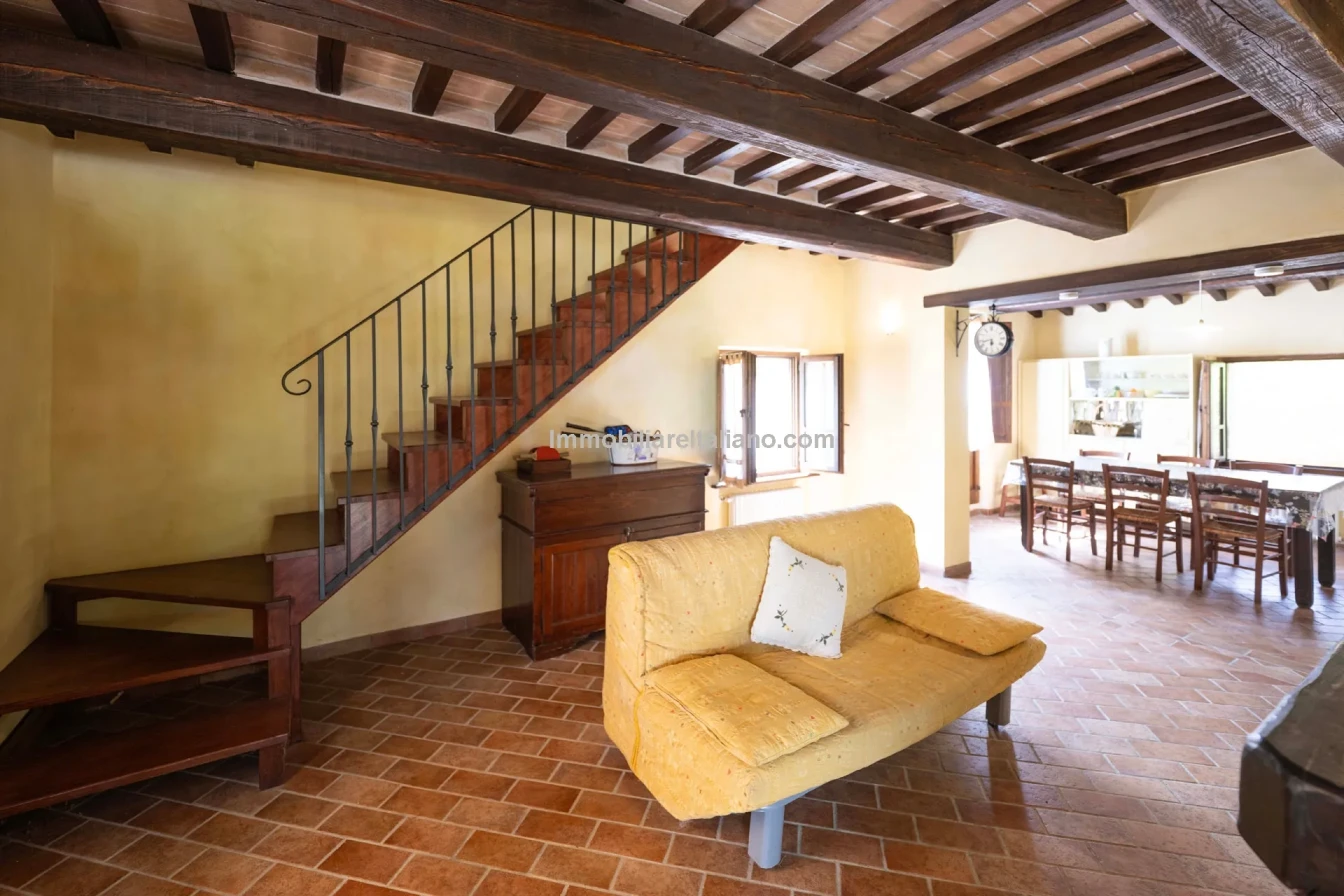 Umbria Villa with Expansive Gardens and Pool Near Umbertide - View image 17 of 56