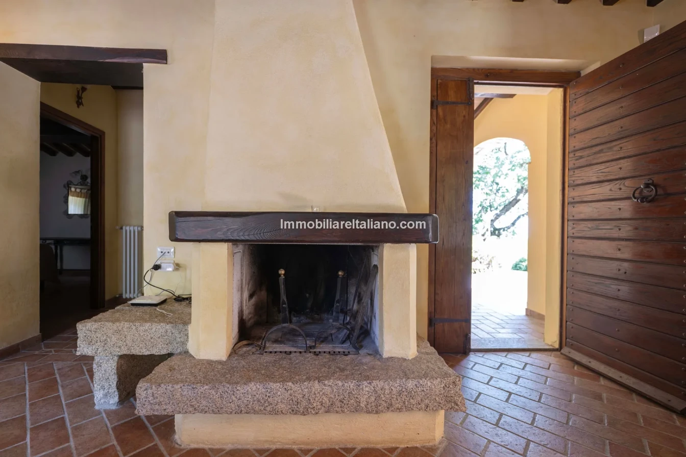 Umbria Villa with Expansive Gardens and Pool Near Umbertide - View image 19 of 56