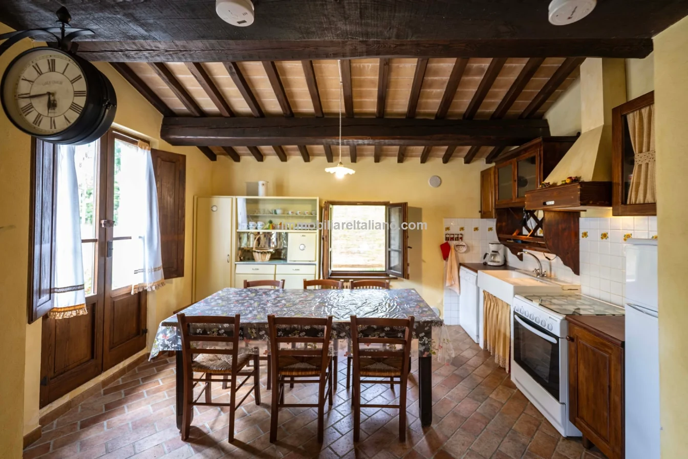Umbria Villa with Expansive Gardens and Pool Near Umbertide - View image 21 of 56