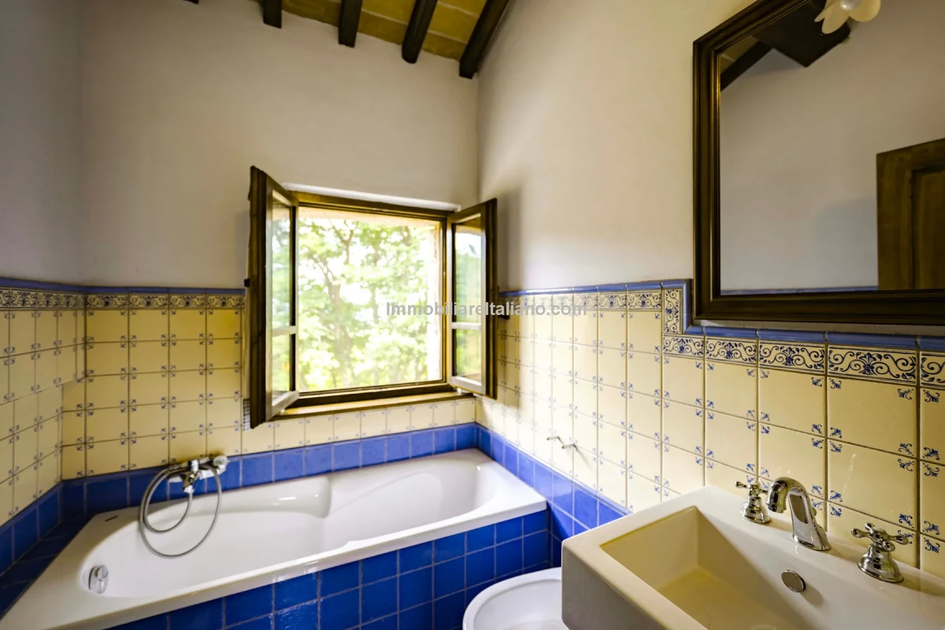 Umbria Villa with Expansive Gardens and Pool Near Umbertide - View image 28 of 56