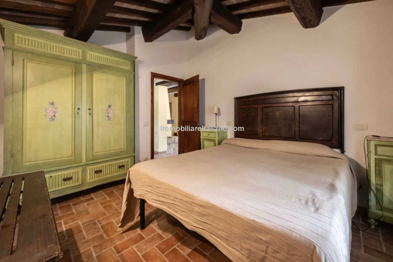Umbria Villa with Expansive Gardens and Pool Near Umbertide - View image 29 of 56