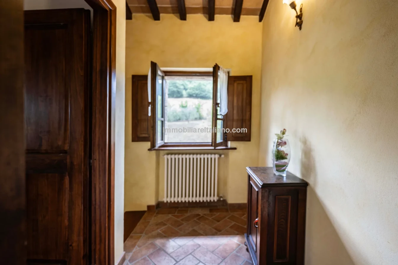 Umbria Villa with Expansive Gardens and Pool Near Umbertide - View image 30 of 56