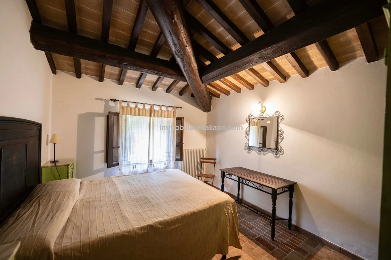 Umbria Villa with Expansive Gardens and Pool Near Umbertide - View image 31 of 56