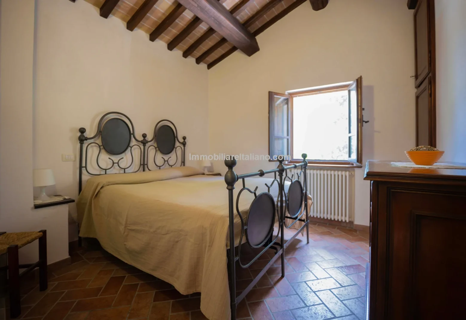 Umbria Villa with Expansive Gardens and Pool Near Umbertide - View image 32 of 56