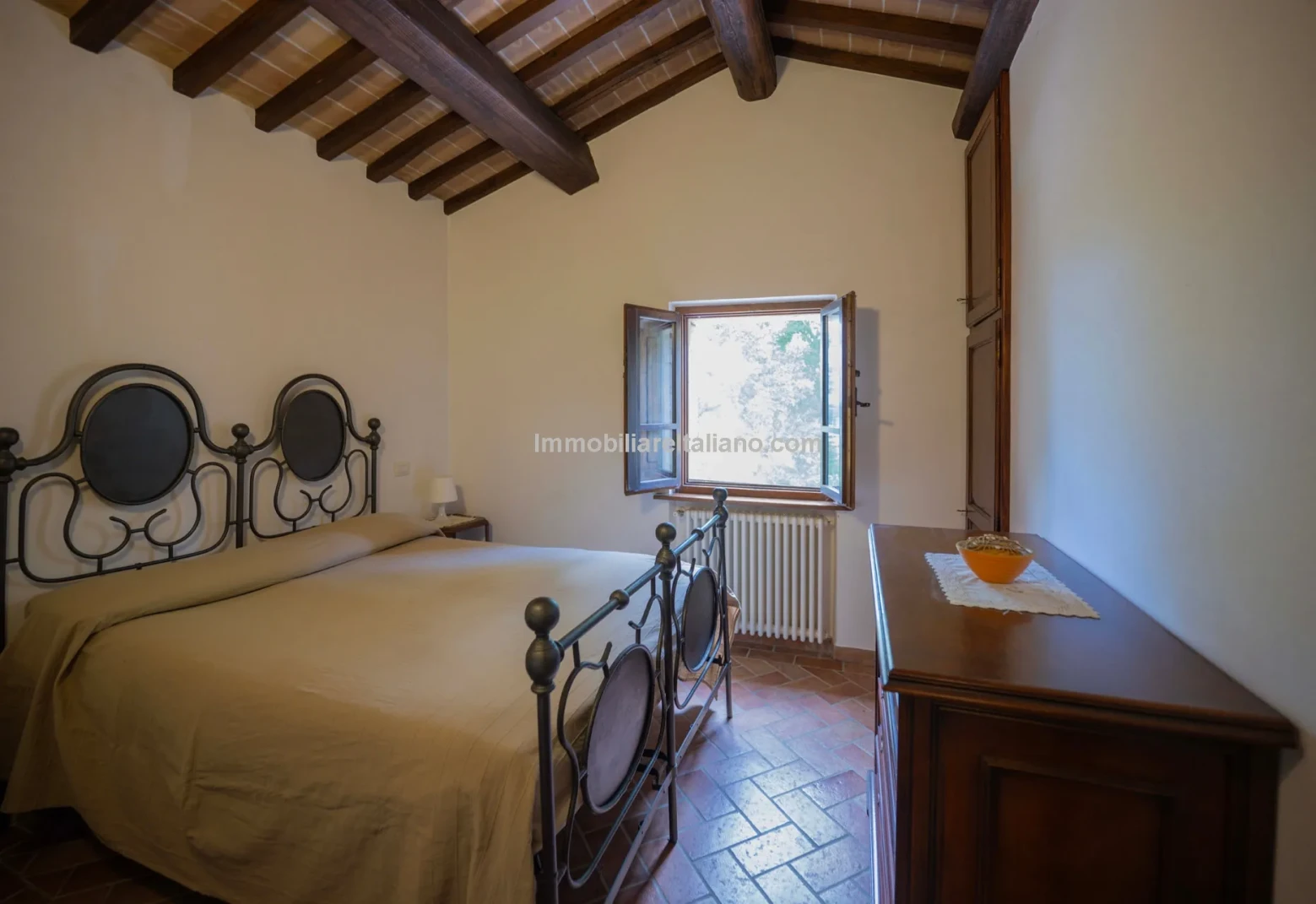 Umbria Villa with Expansive Gardens and Pool Near Umbertide - View image 35 of 56