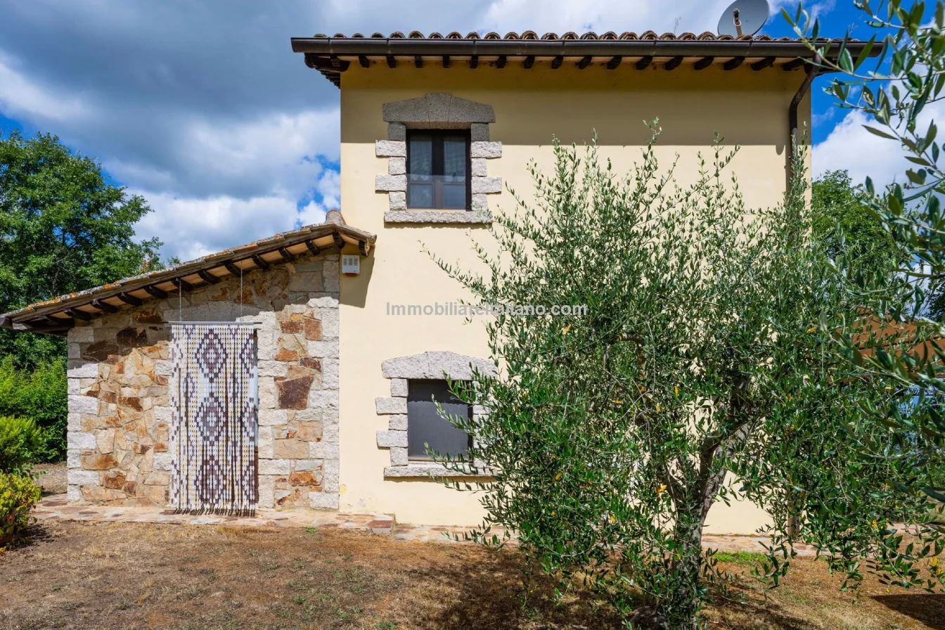 Umbria Villa with Expansive Gardens and Pool Near Umbertide - View image 38 of 56