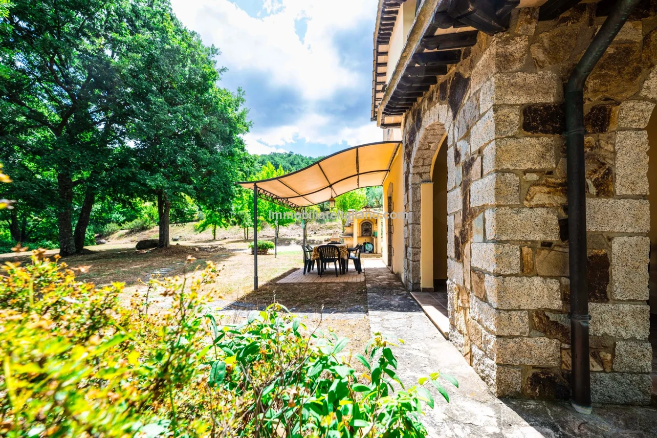 Umbria Villa with Expansive Gardens and Pool Near Umbertide - View image 42 of 56