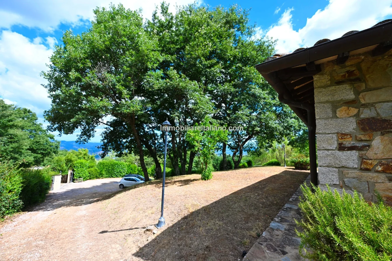 Umbria Villa with Expansive Gardens and Pool Near Umbertide - View image 43 of 56
