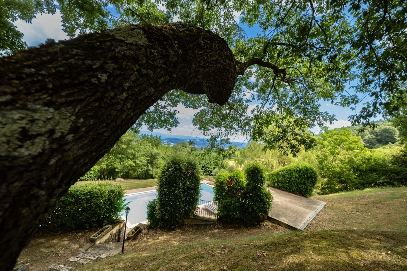 Umbria Villa with Expansive Gardens and Pool Near Umbertide - View image 45 of 56