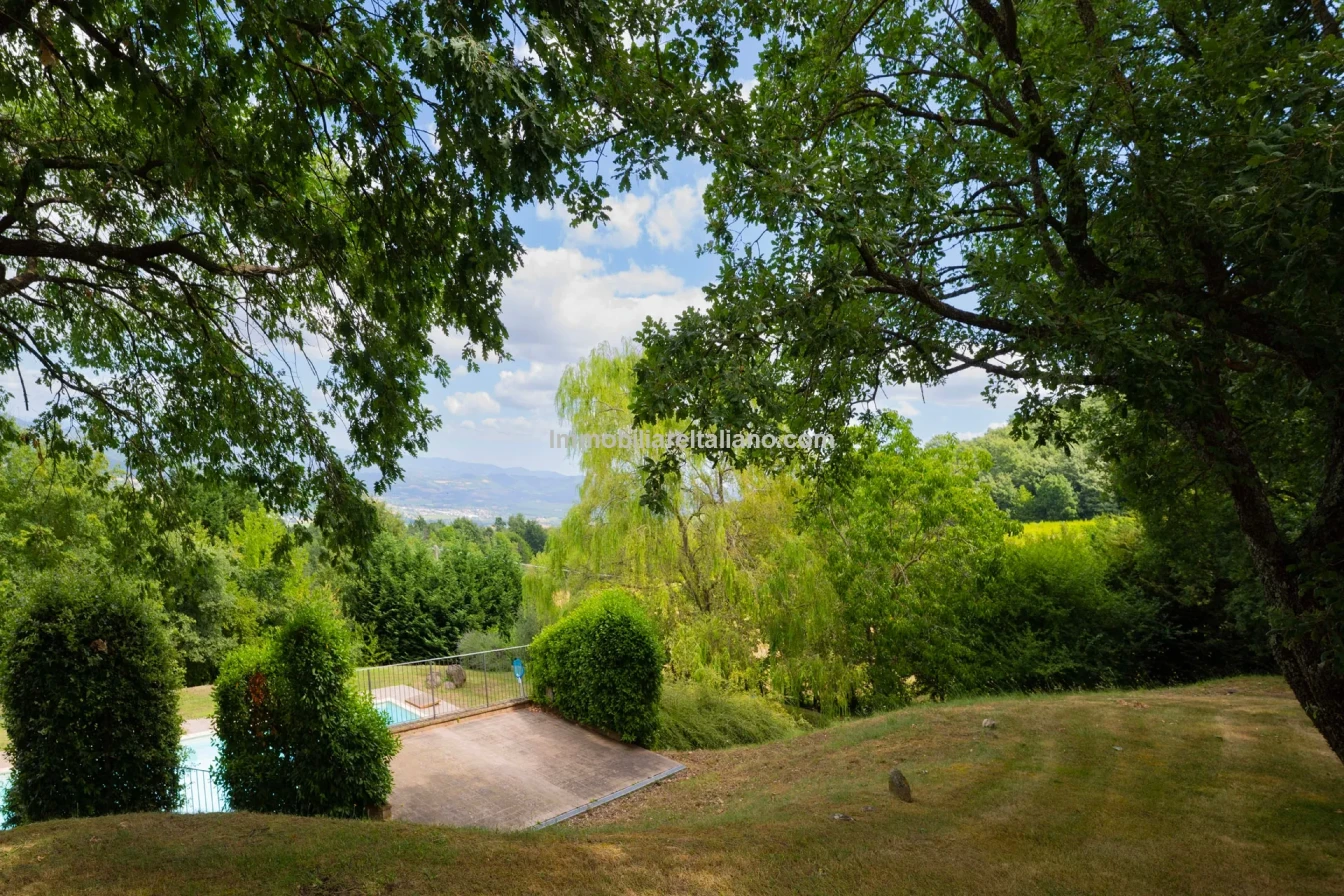 Umbria Villa with Expansive Gardens and Pool Near Umbertide - View image 46 of 56