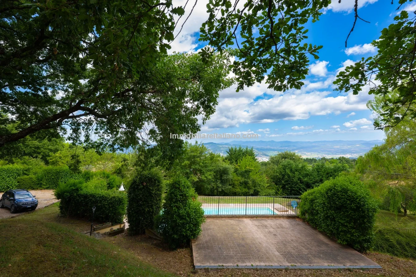 Umbria Villa with Expansive Gardens and Pool Near Umbertide - View image 47 of 56