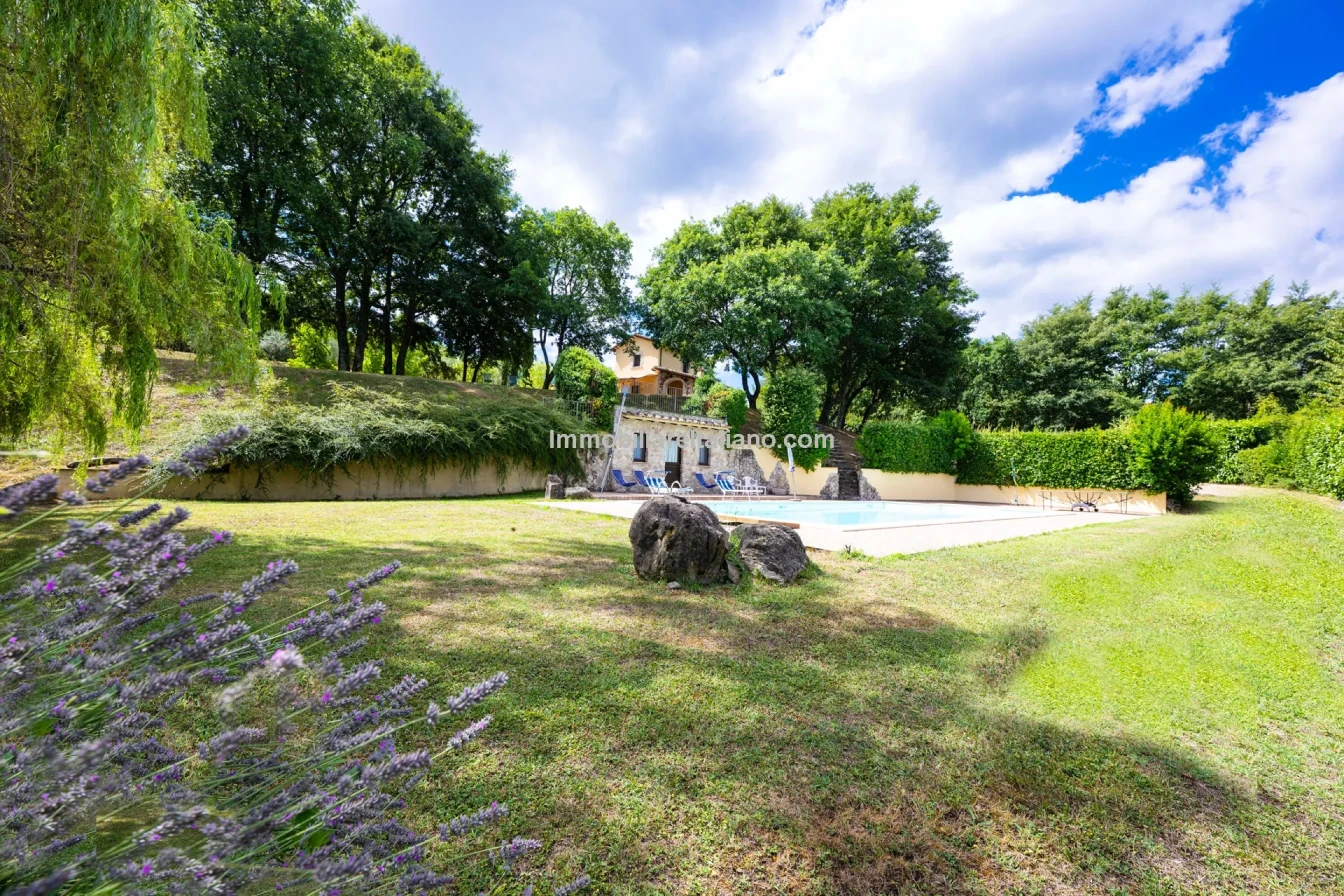 Umbria Villa with Expansive Gardens and Pool Near Umbertide - View image 48 of 56