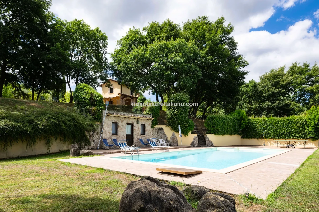 Umbria Villa with Expansive Gardens and Pool Near Umbertide - View image 49 of 56